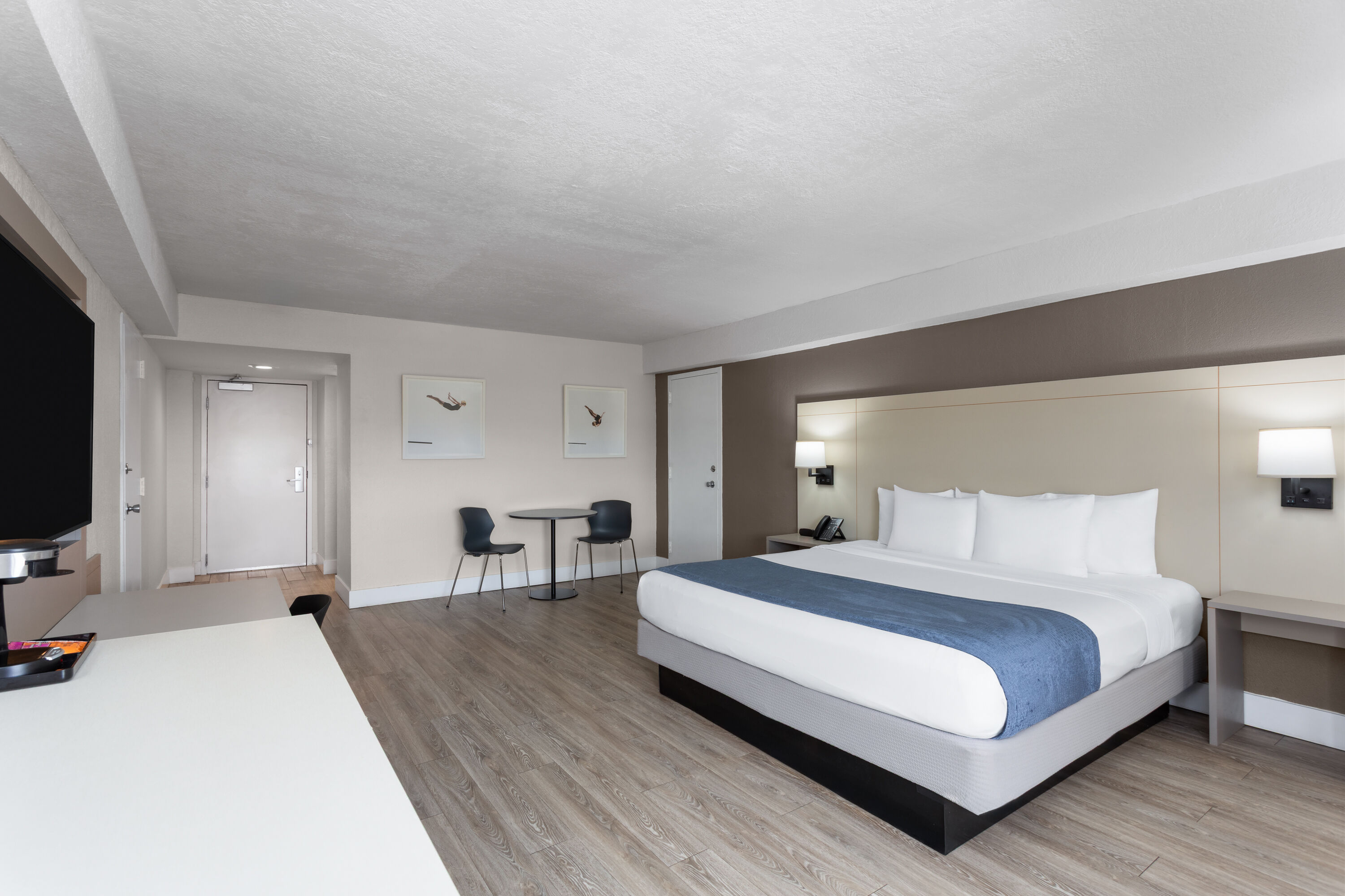 Guest room at the Wyndham I-Drive Avanti Resort & Conference Center in Orlando, Florida
