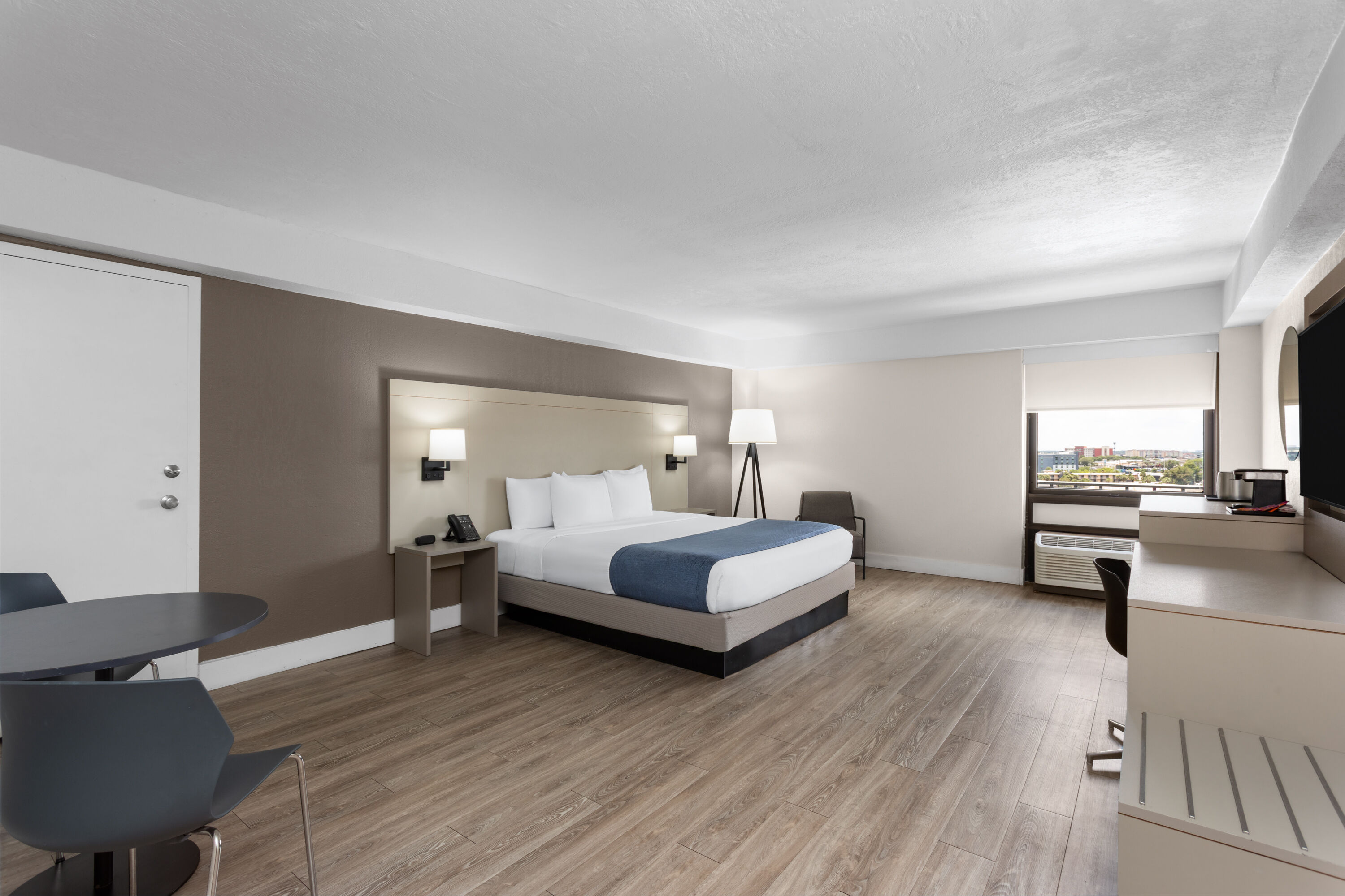 Guest room at the Wyndham I-Drive Avanti Resort & Conference Center in Orlando, Florida