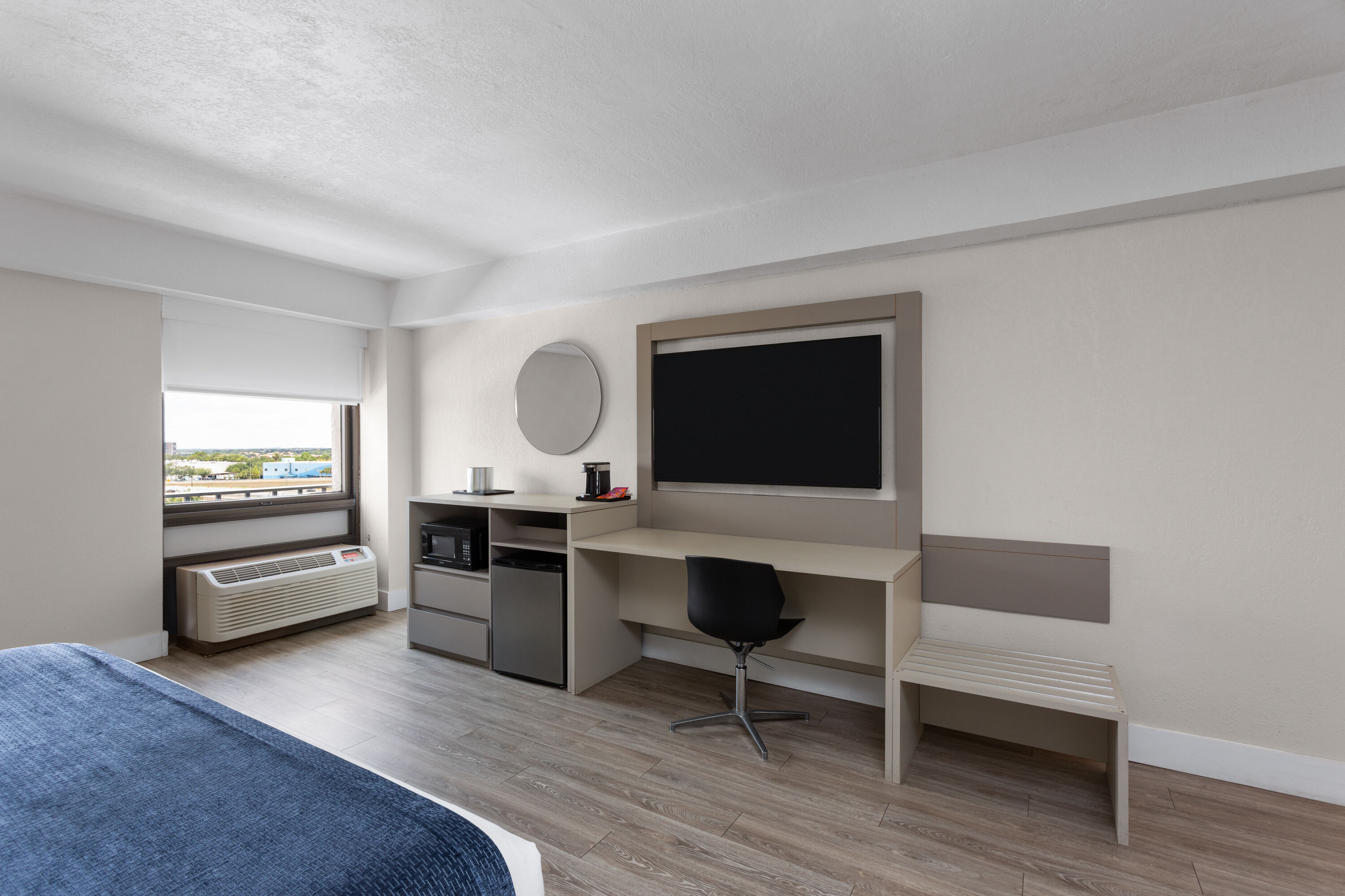 Guest room at the Wyndham I-Drive Avanti Resort & Conference Center in Orlando, Florida