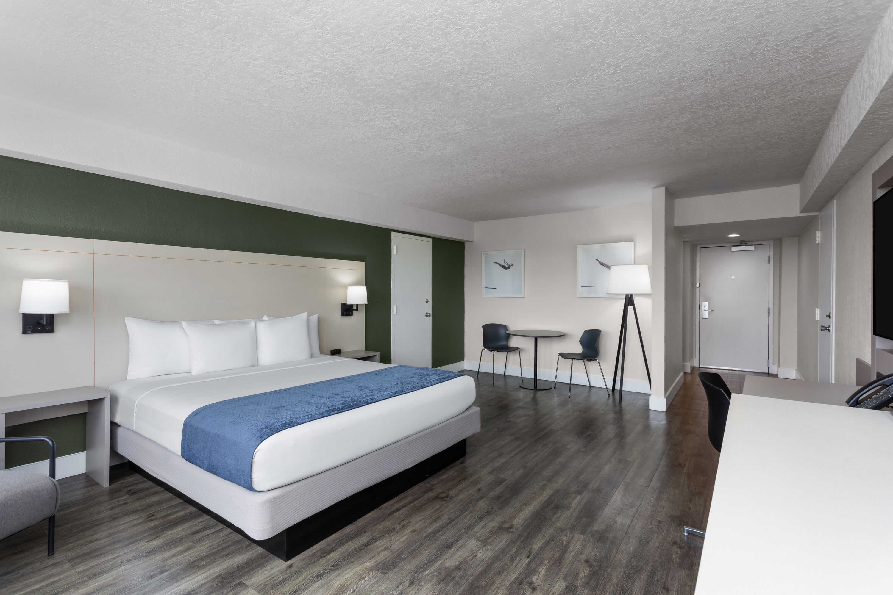 Guest room at the Wyndham I-Drive Avanti Resort & Conference Center in Orlando, Florida