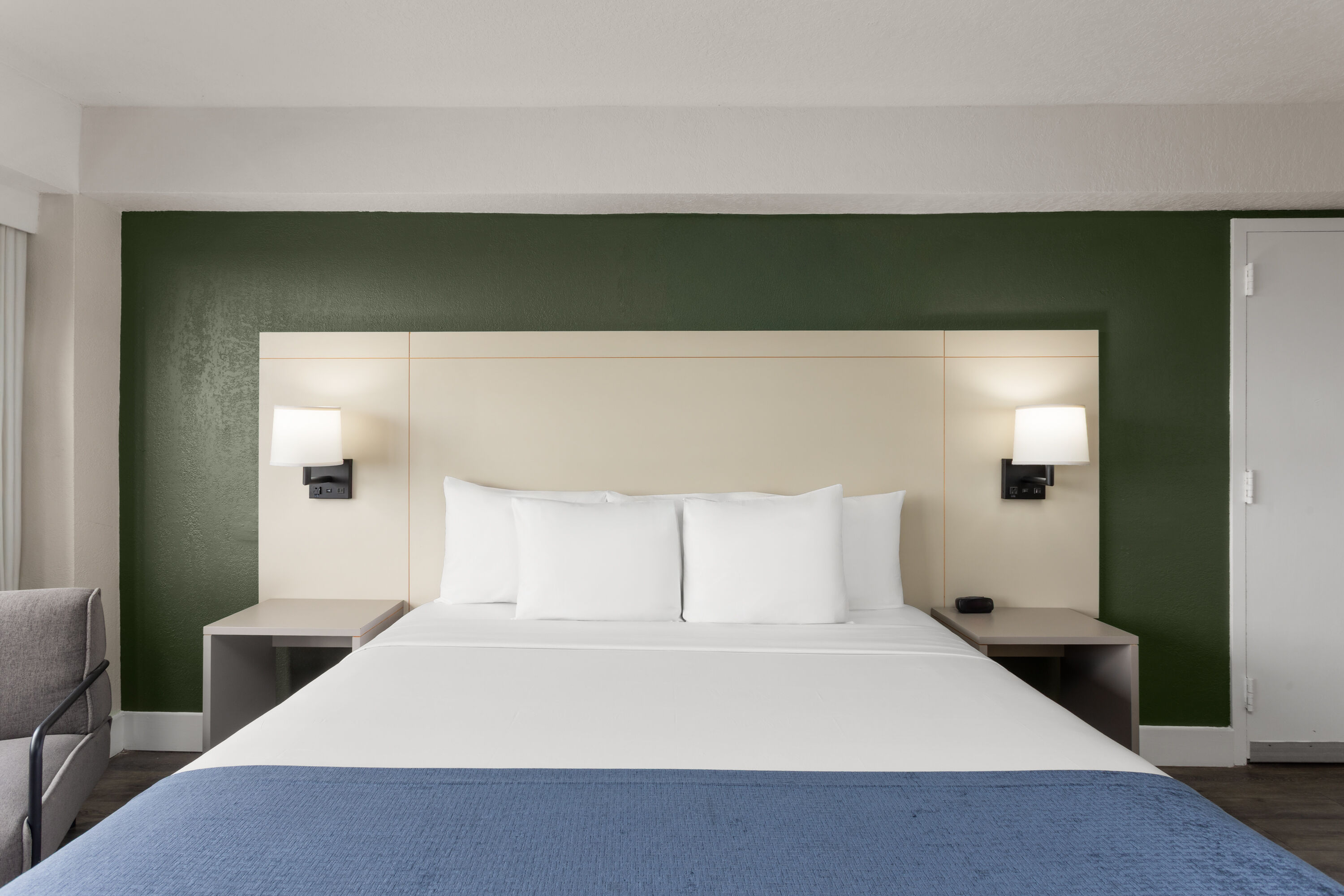 Guest room at the Wyndham I-Drive Avanti Resort & Conference Center in Orlando, Florida