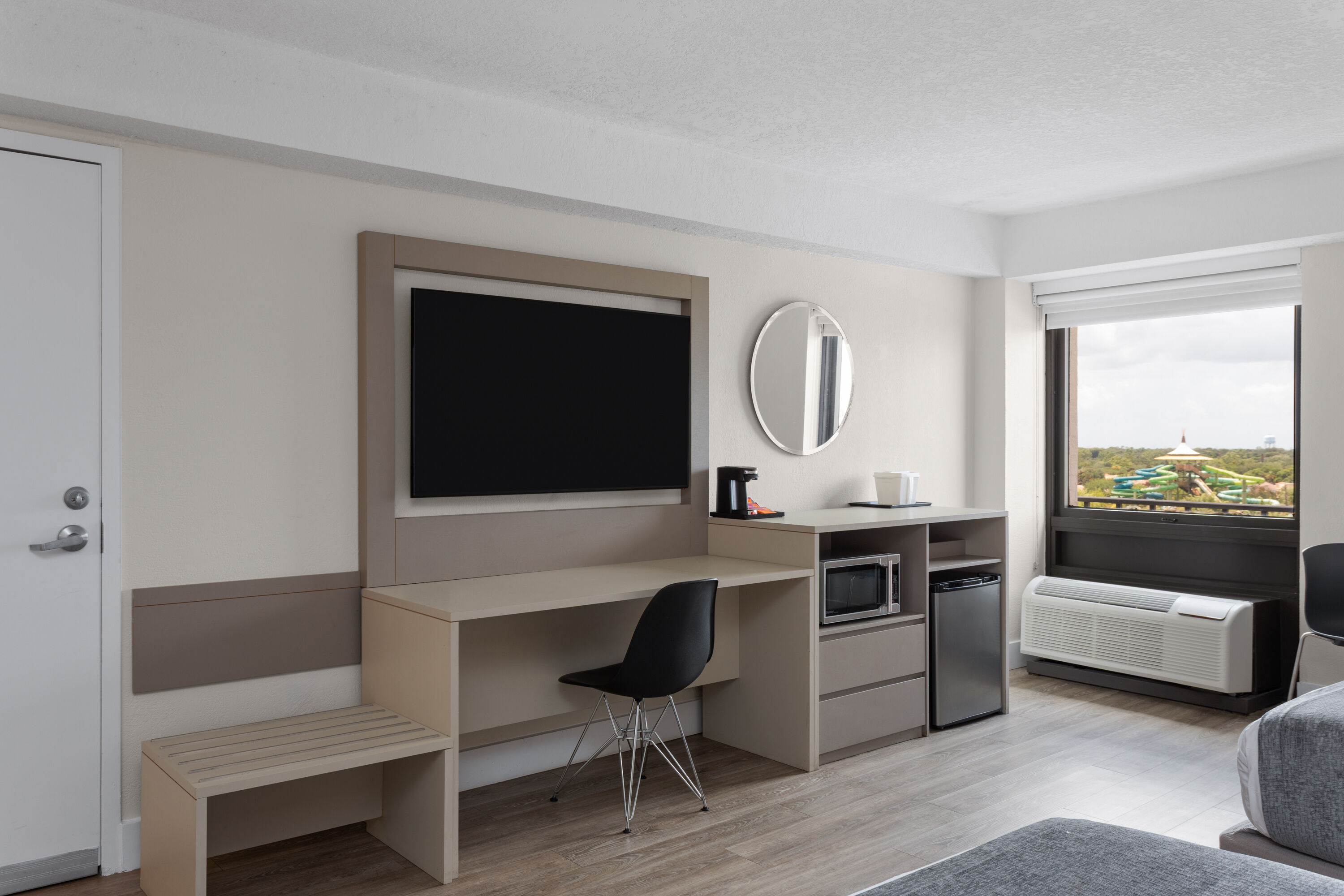 Guest room at the Wyndham I-Drive Avanti Resort & Conference Center in Orlando, Florida