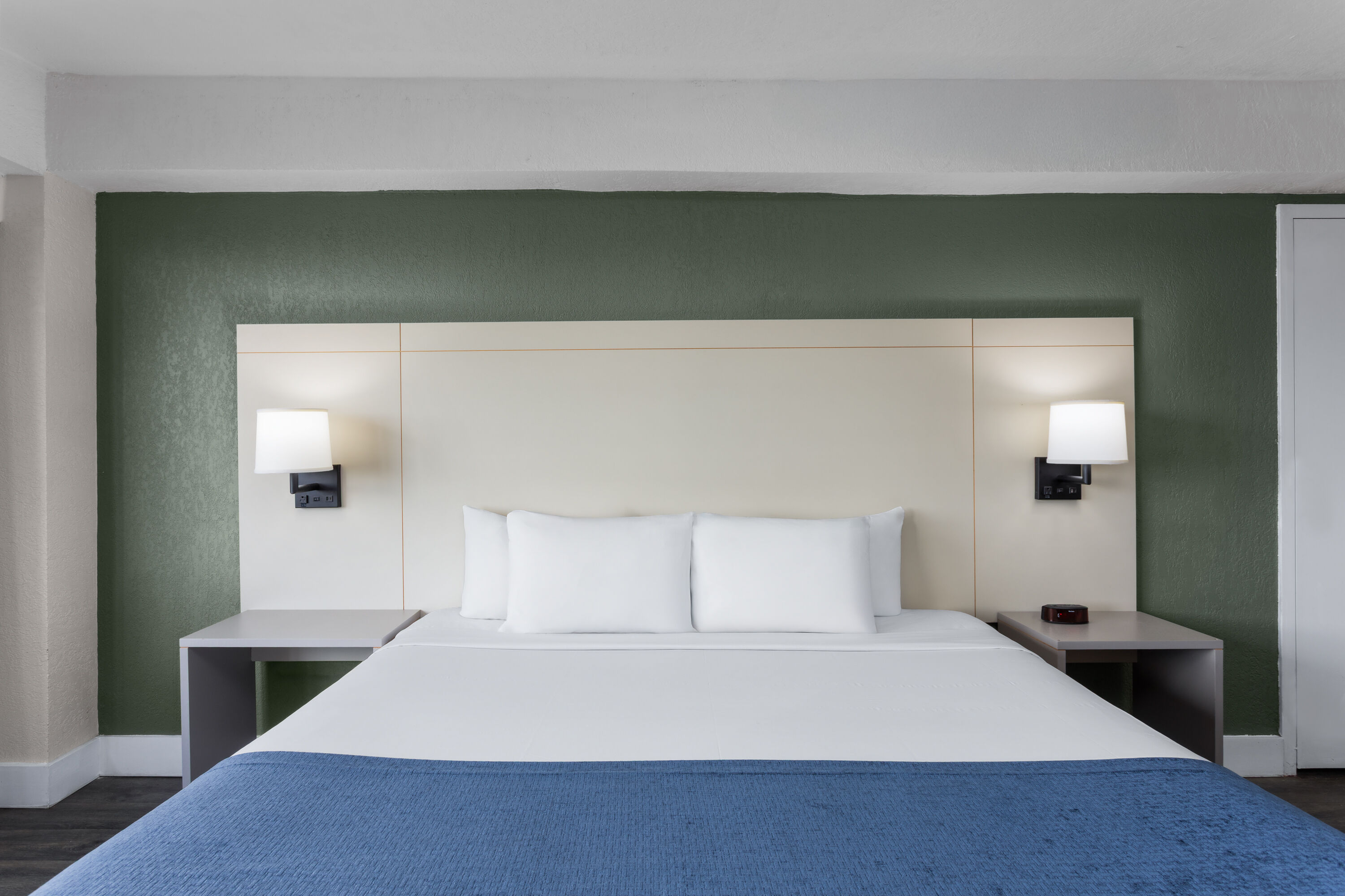 Guest room at the Wyndham I-Drive Avanti Resort & Conference Center in Orlando, Florida