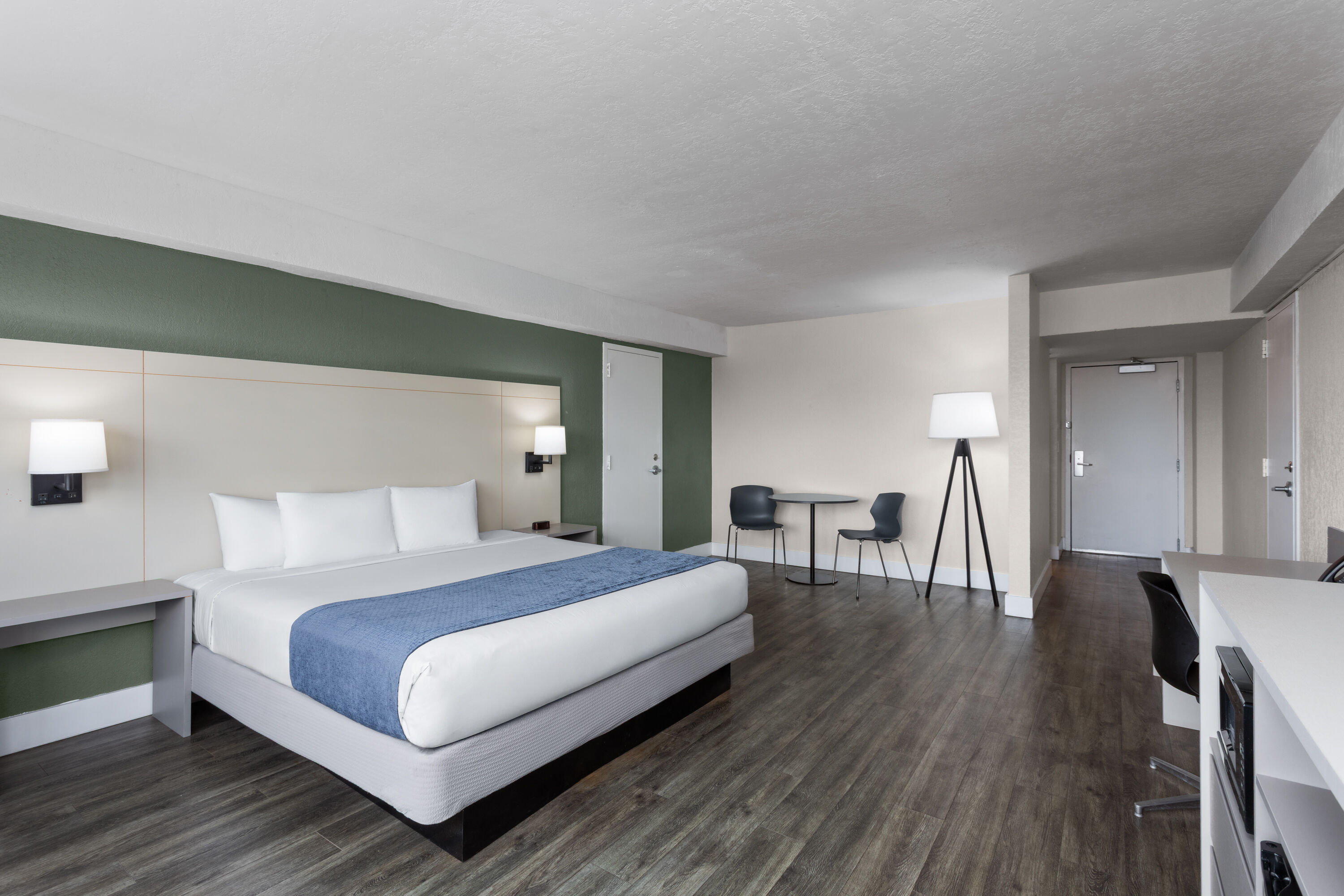 Guest room at the Wyndham I-Drive Avanti Resort & Conference Center in Orlando, Florida
