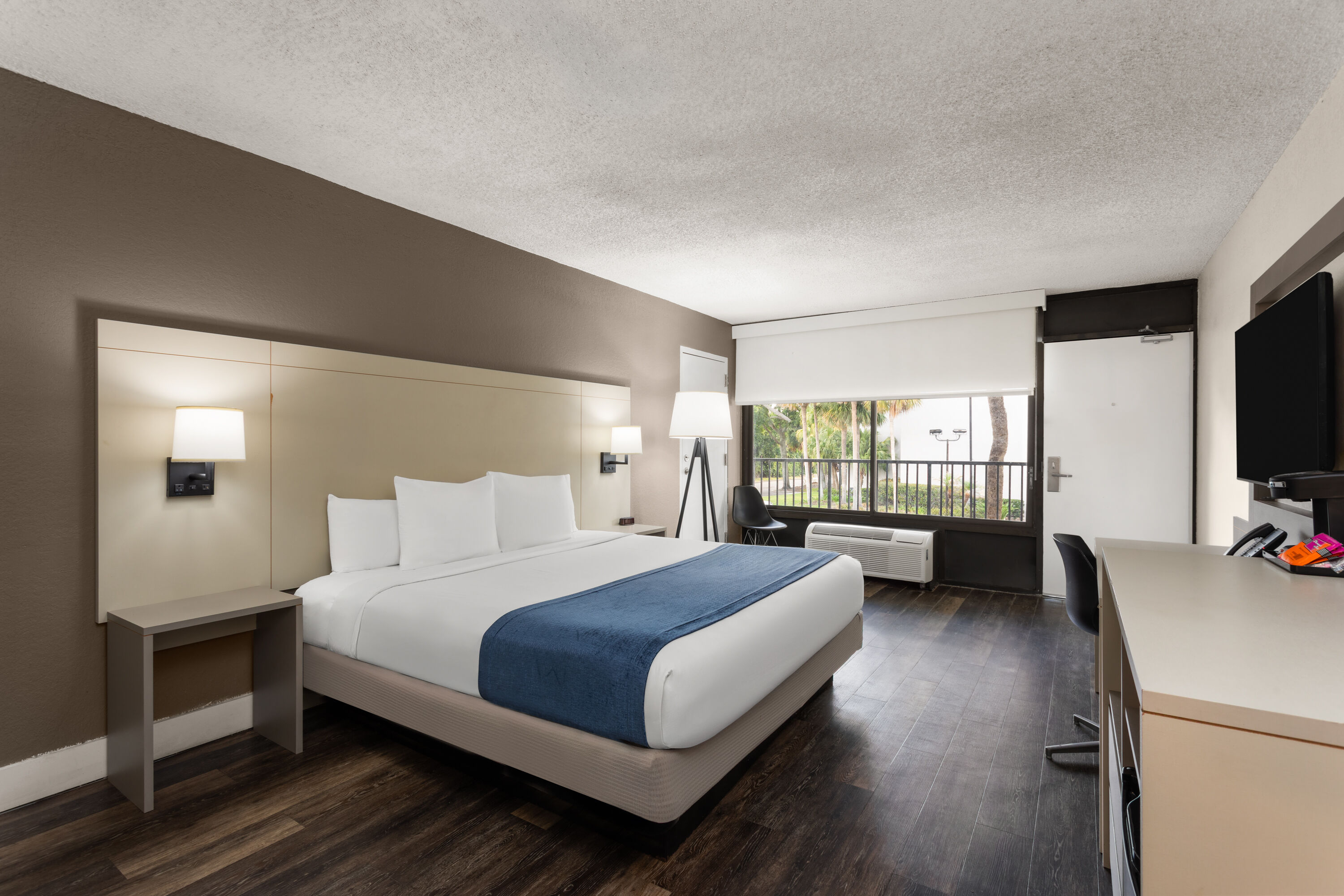 Guest room at the Wyndham I-Drive Avanti Resort & Conference Center in Orlando, Florida
