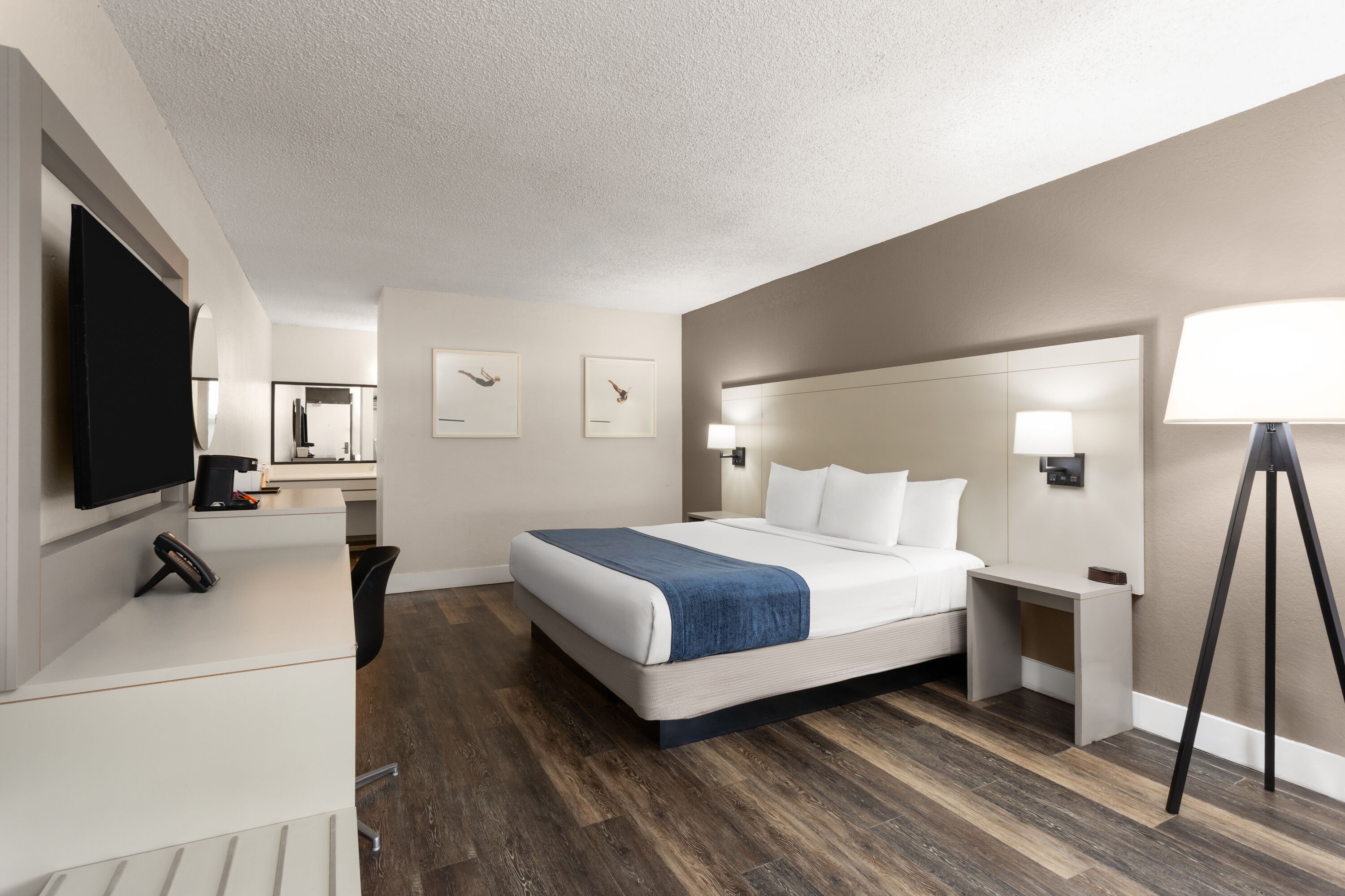 Guest room at the Wyndham I-Drive Avanti Resort & Conference Center in Orlando, Florida