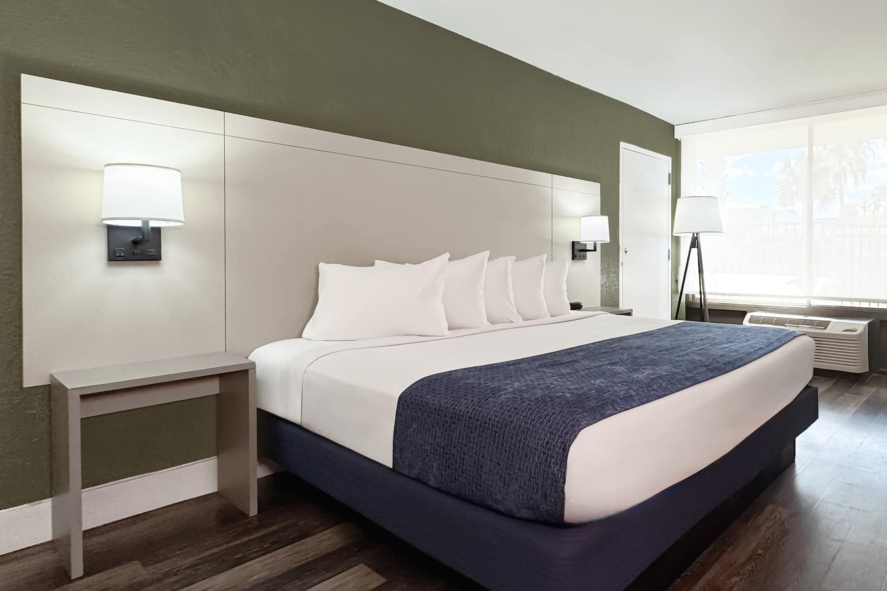 Guest room at the Wyndham I-Drive Avanti Resort & Conference Center in Orlando, Florida