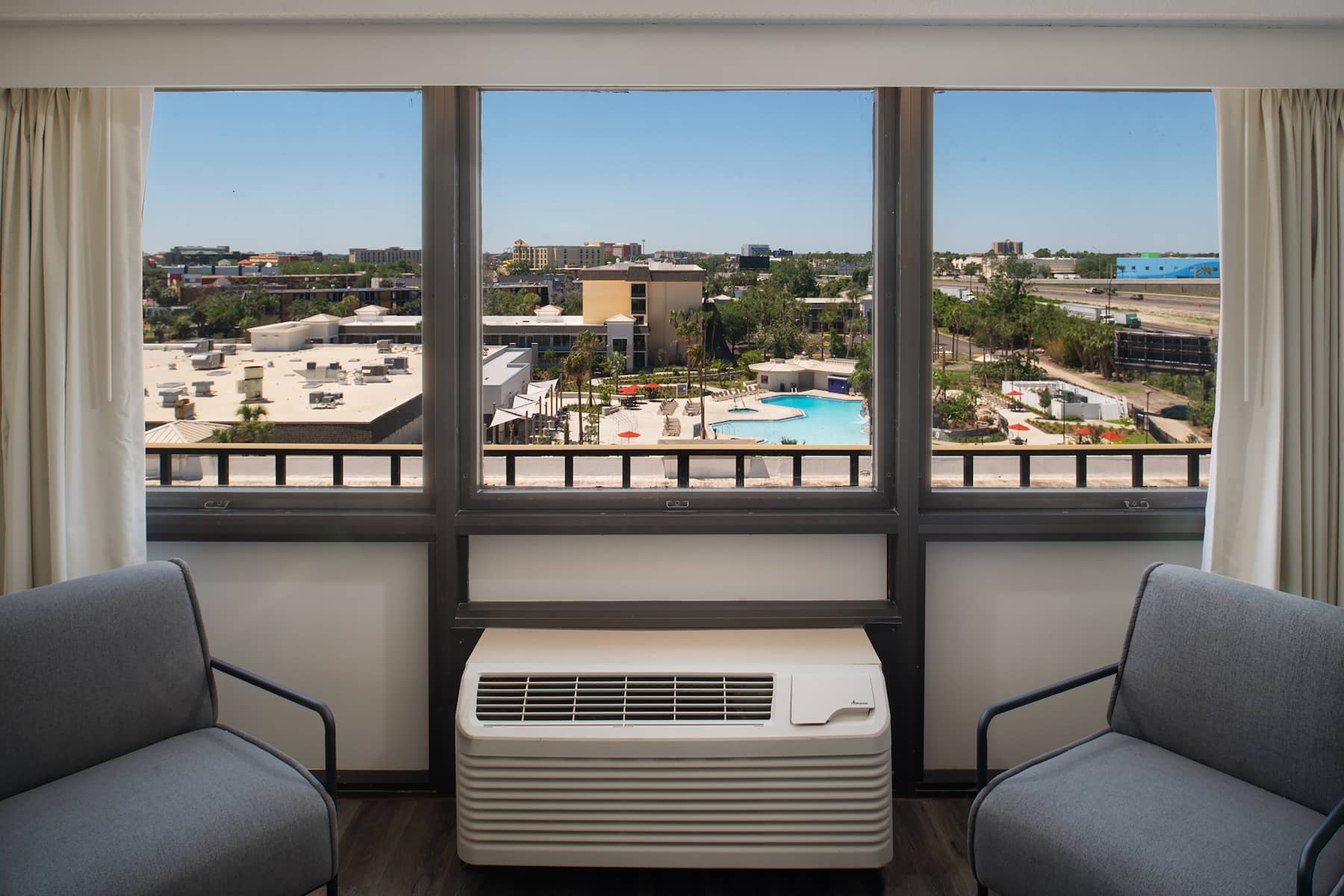 Guest room at the Wyndham I-Drive Avanti Resort & Conference Center in Orlando, Florida
