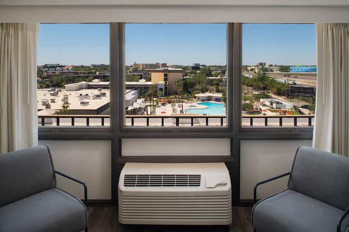 Guest room at the Wyndham I-Drive Avanti Resort & Conference Center in Orlando, Florida