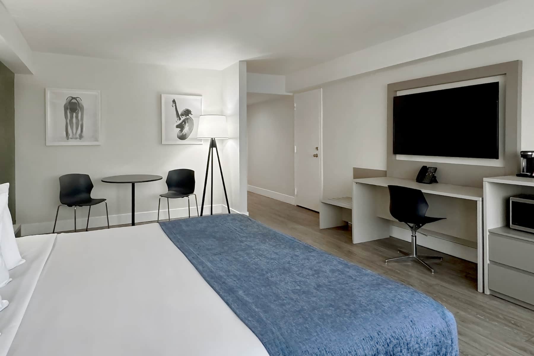 Guest room at the Wyndham I-Drive Avanti Resort & Conference Center in Orlando, Florida