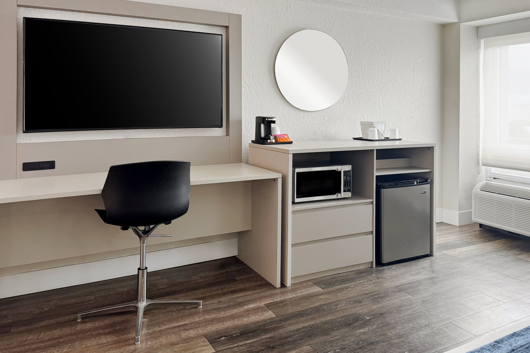 Guest room at the Wyndham I-Drive Avanti Resort & Conference Center in Orlando, Florida