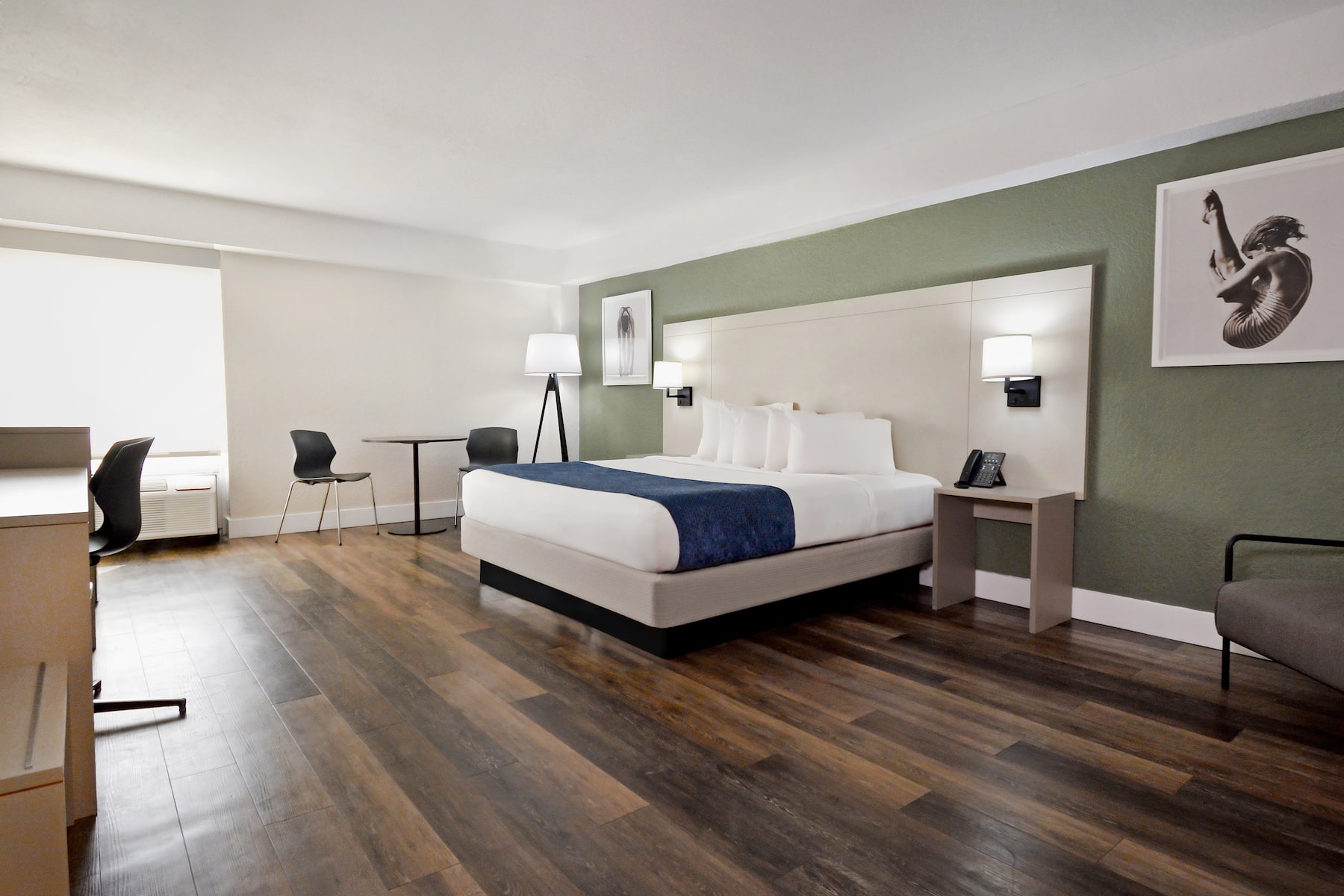 Guest room at the Wyndham I-Drive Avanti Resort & Conference Center in Orlando, Florida
