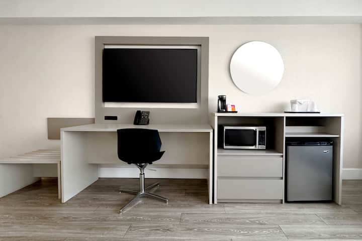 Guest room at the Wyndham I-Drive Avanti Resort & Conference Center in Orlando, Florida