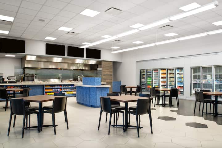 Wyndham I-Drive Avanti Resort & Conference Center cafe in Orlando, Florida