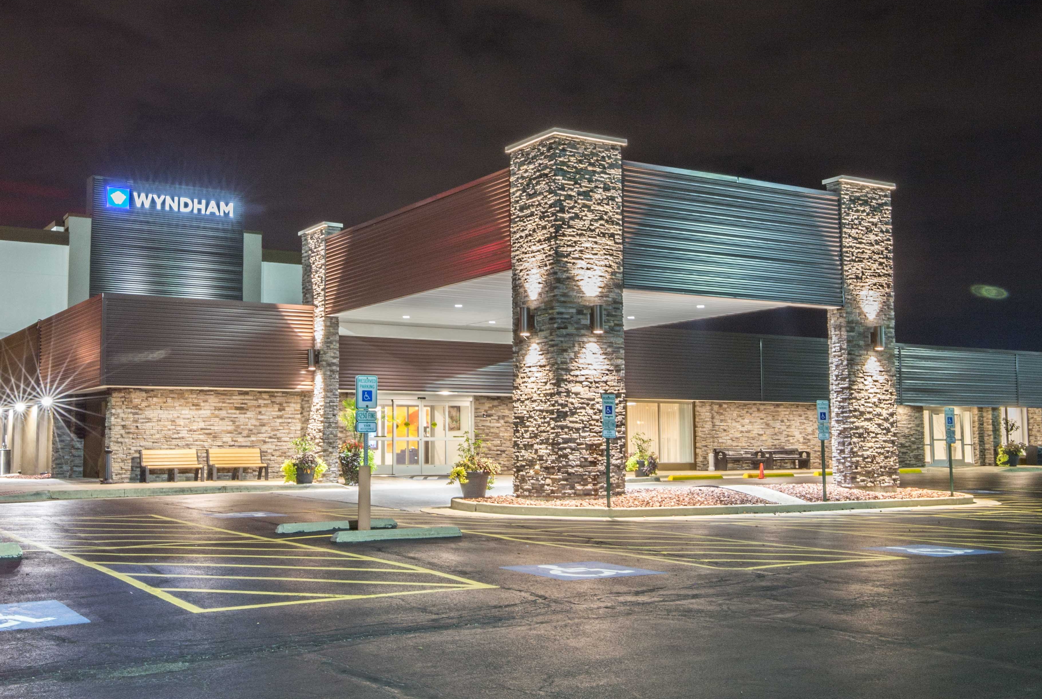 Wyndham Chicago O Hare Photo Gallery