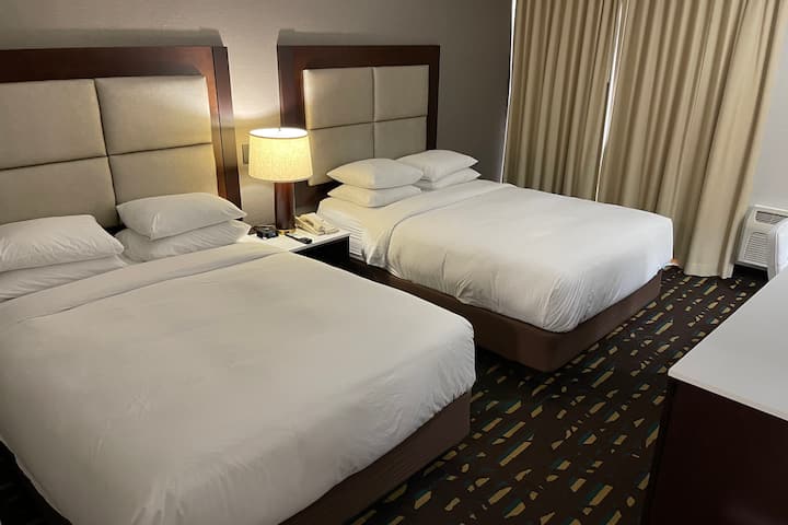 Guest room at the Wyndham Chicago O'Hare in Des Plaines, Illinois