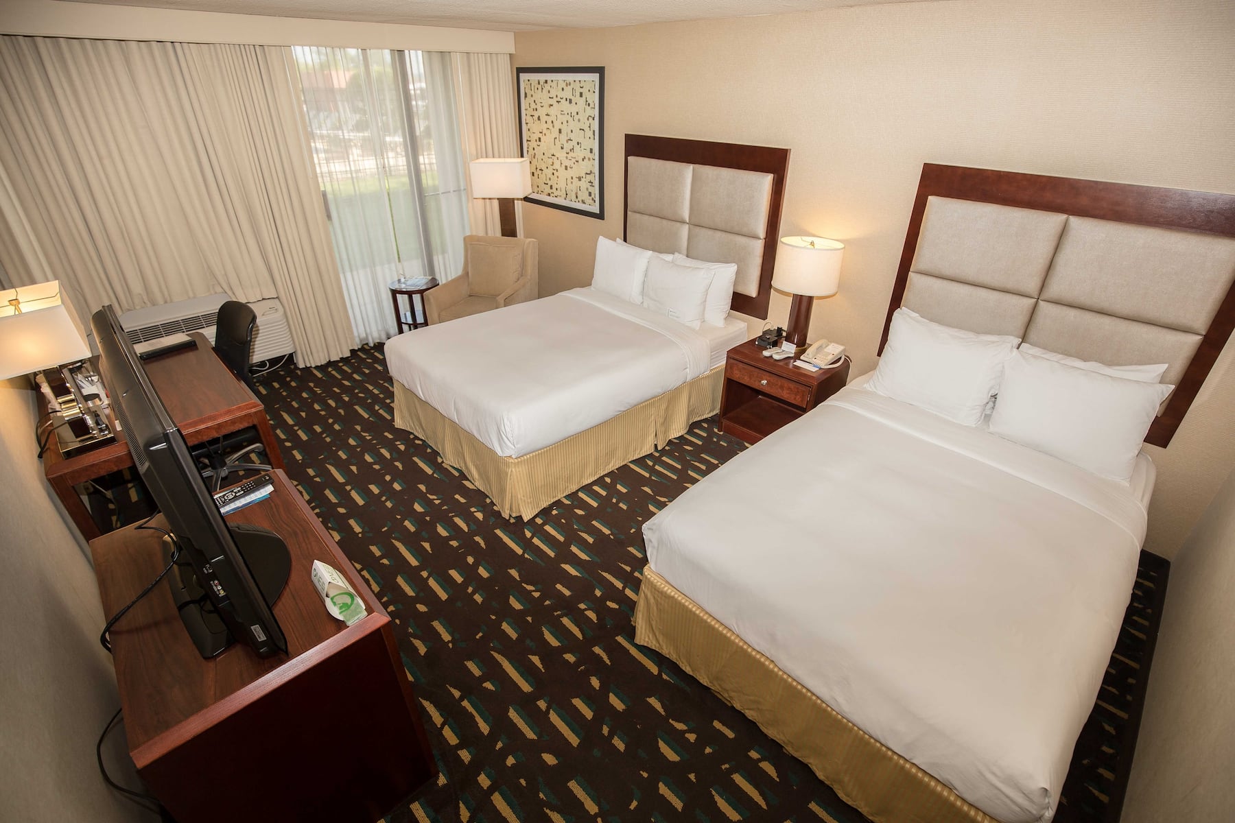 Guest room at the Wyndham Chicago O'Hare in Des Plaines, Illinois