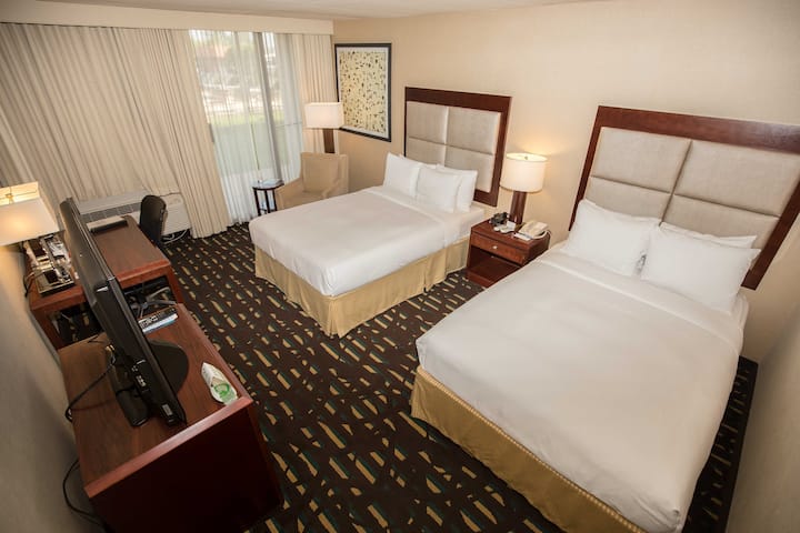 Guest room at the Wyndham Chicago O'Hare in Des Plaines, Illinois