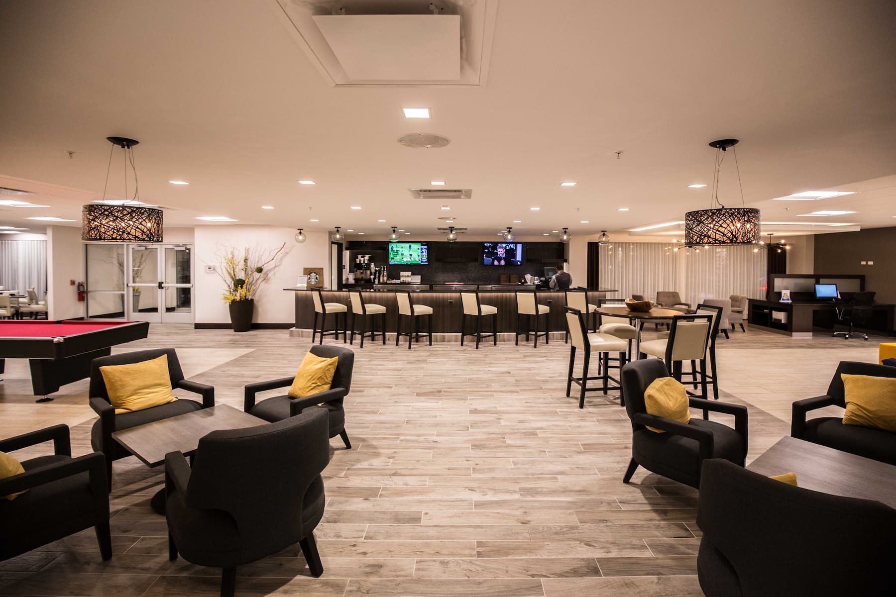 Bar at Wyndham Chicago O'Hare in Des Plaines, Illinois