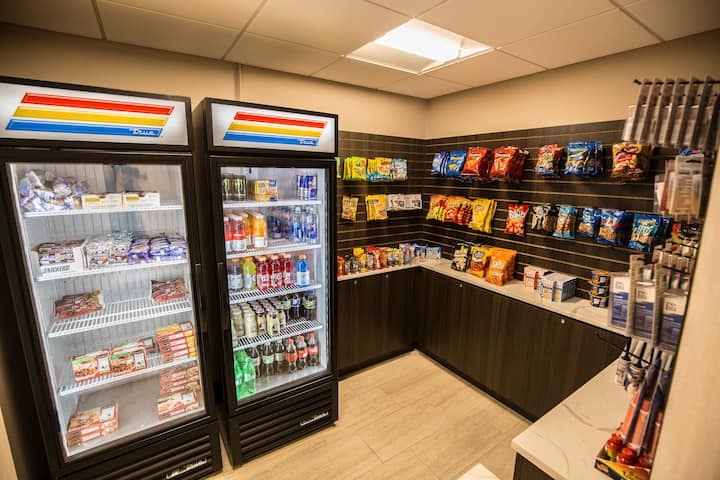 Mart at Wyndham Chicago O'Hare in Des Plaines, Illinois