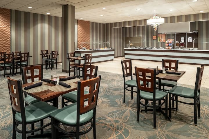 Wyndham Springfield City Centre bar and grill in Springfield, Illinois