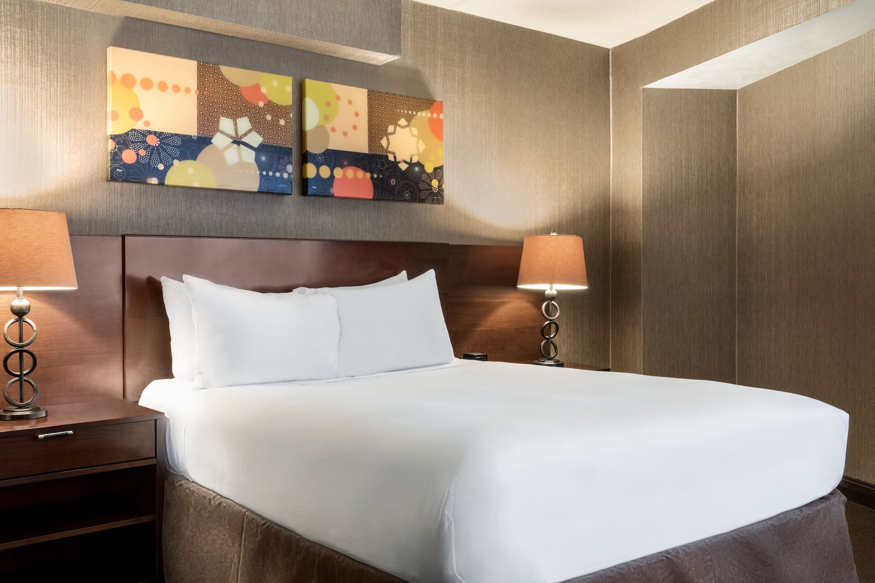Wyndham Springfield City Centre suite in Springfield, Illinois