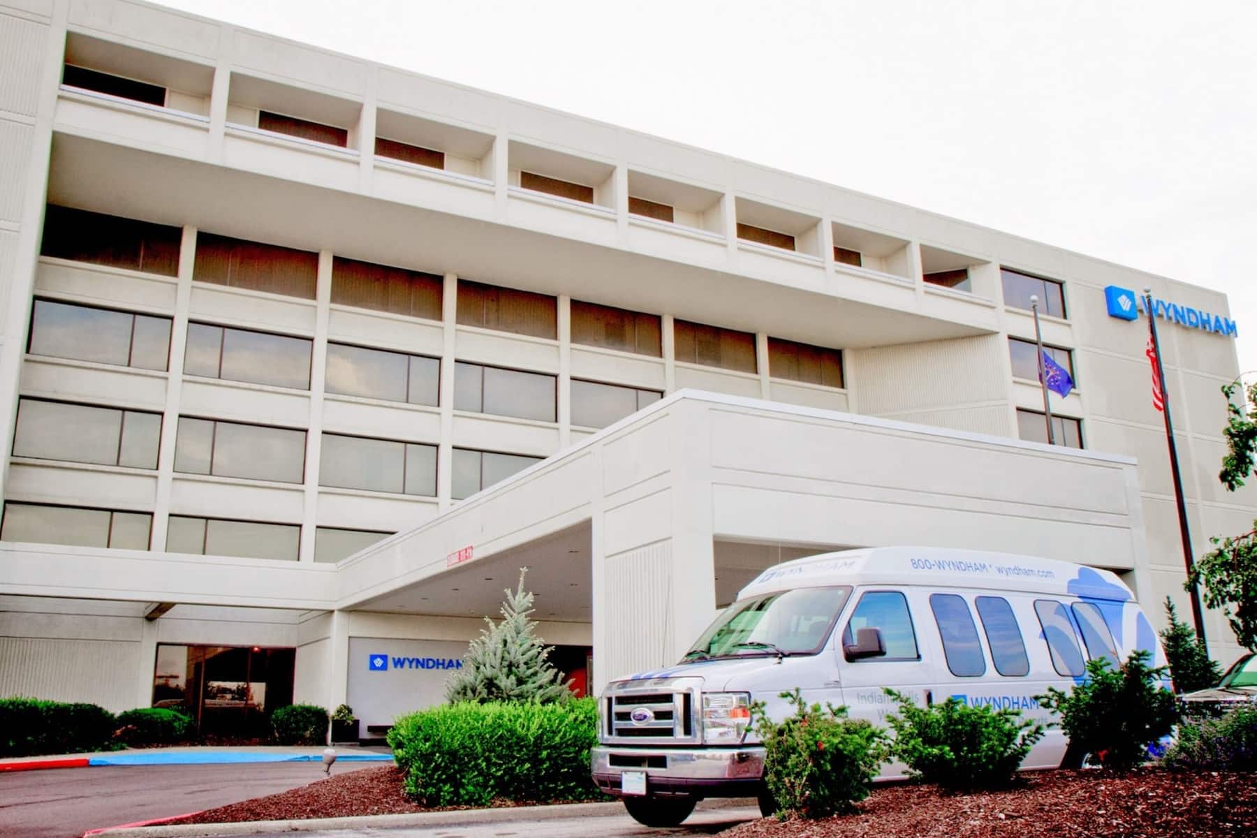 Exterior of Wyndham Indianapolis Airport hotel in Indianapolis, Indiana
