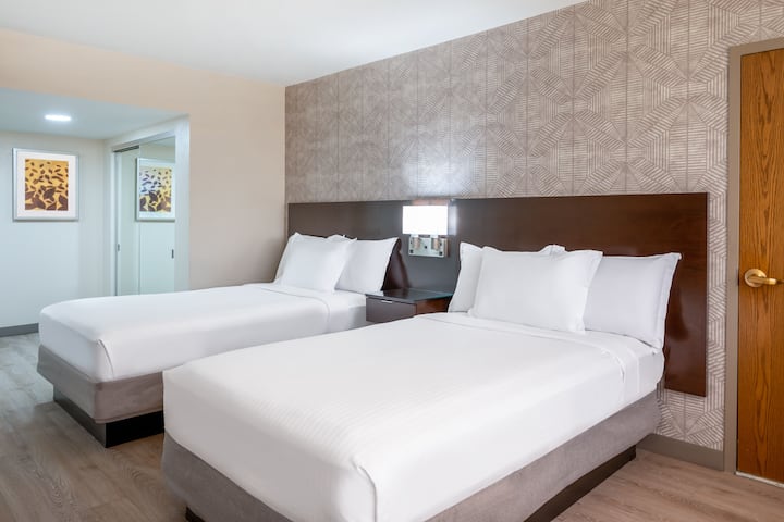 Guest room at the Wyndham Indianapolis Airport in Indianapolis, Indiana