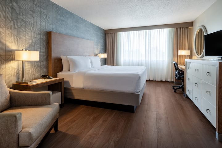 Guest room at the Wyndham Indianapolis Airport in Indianapolis, Indiana