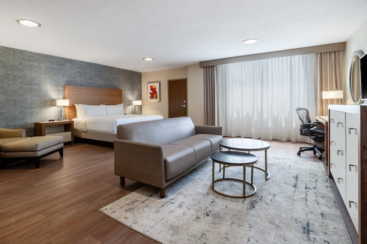 Guest room at the Wyndham Indianapolis Airport in Indianapolis, Indiana