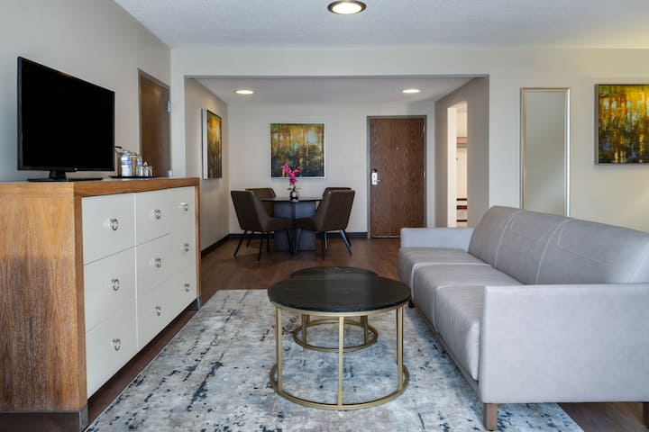 Guest room at the Wyndham Indianapolis Airport in Indianapolis, Indiana