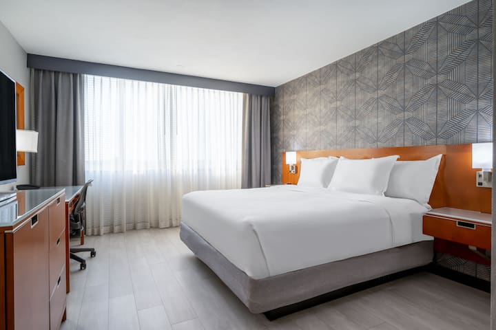 Guest room at the Wyndham Indianapolis Airport in Indianapolis, Indiana