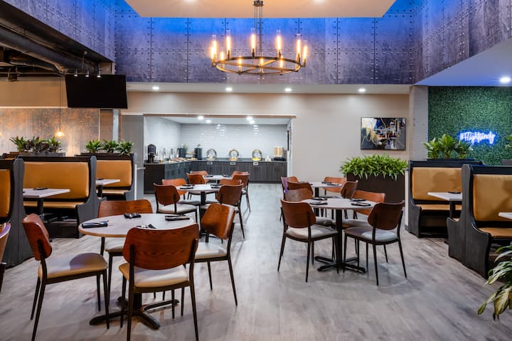 Wyndham Indianapolis Airport restaurant in Indianapolis, Indiana