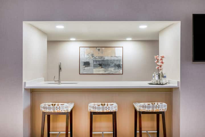 Wyndham Indianapolis Airport suite in Indianapolis, Indiana