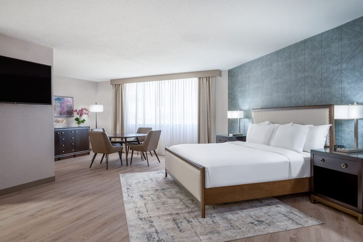 Wyndham Indianapolis Airport suite in Indianapolis, Indiana