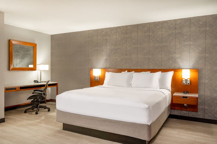 Wyndham Indianapolis Airport suite in Indianapolis, Indiana