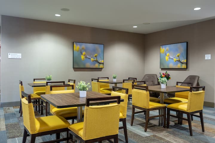 Free breakfast at Wyndham Noblesville in Noblesville, Indiana