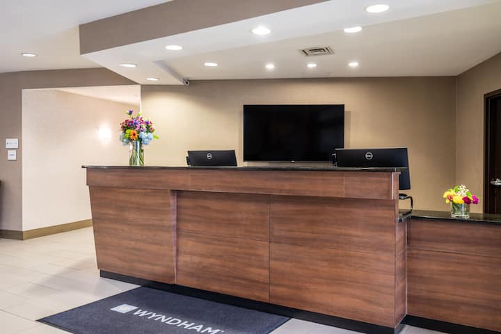 Wyndham Noblesville reception in Noblesville, Indiana