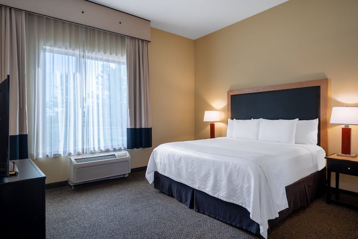 Wyndham Noblesville suite in Noblesville, Indiana