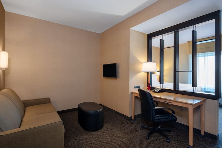 Wyndham Noblesville suite in Noblesville, Indiana