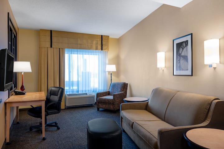 Wyndham Noblesville suite in Noblesville, Indiana