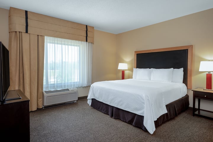 Wyndham Noblesville suite in Noblesville, Indiana