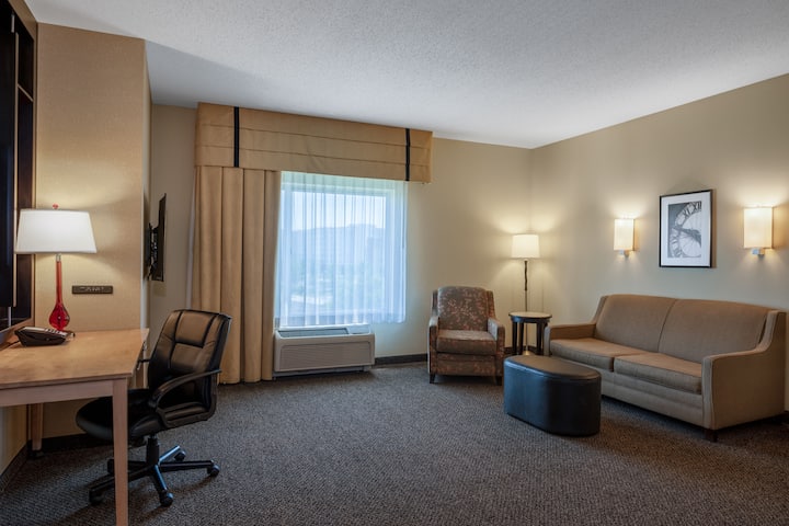 Wyndham Noblesville suite in Noblesville, Indiana