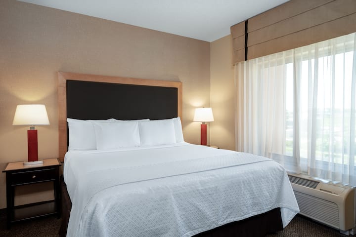 Wyndham Noblesville suite in Noblesville, Indiana