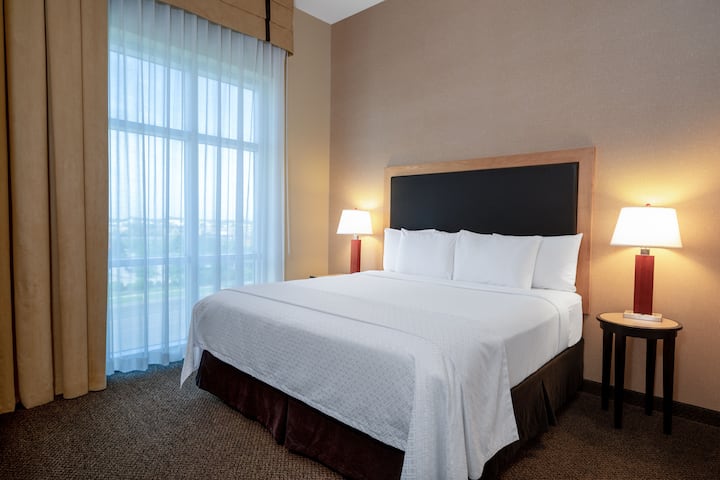 Wyndham Noblesville suite in Noblesville, Indiana