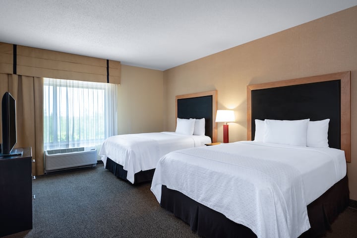 Wyndham Noblesville suite in Noblesville, Indiana