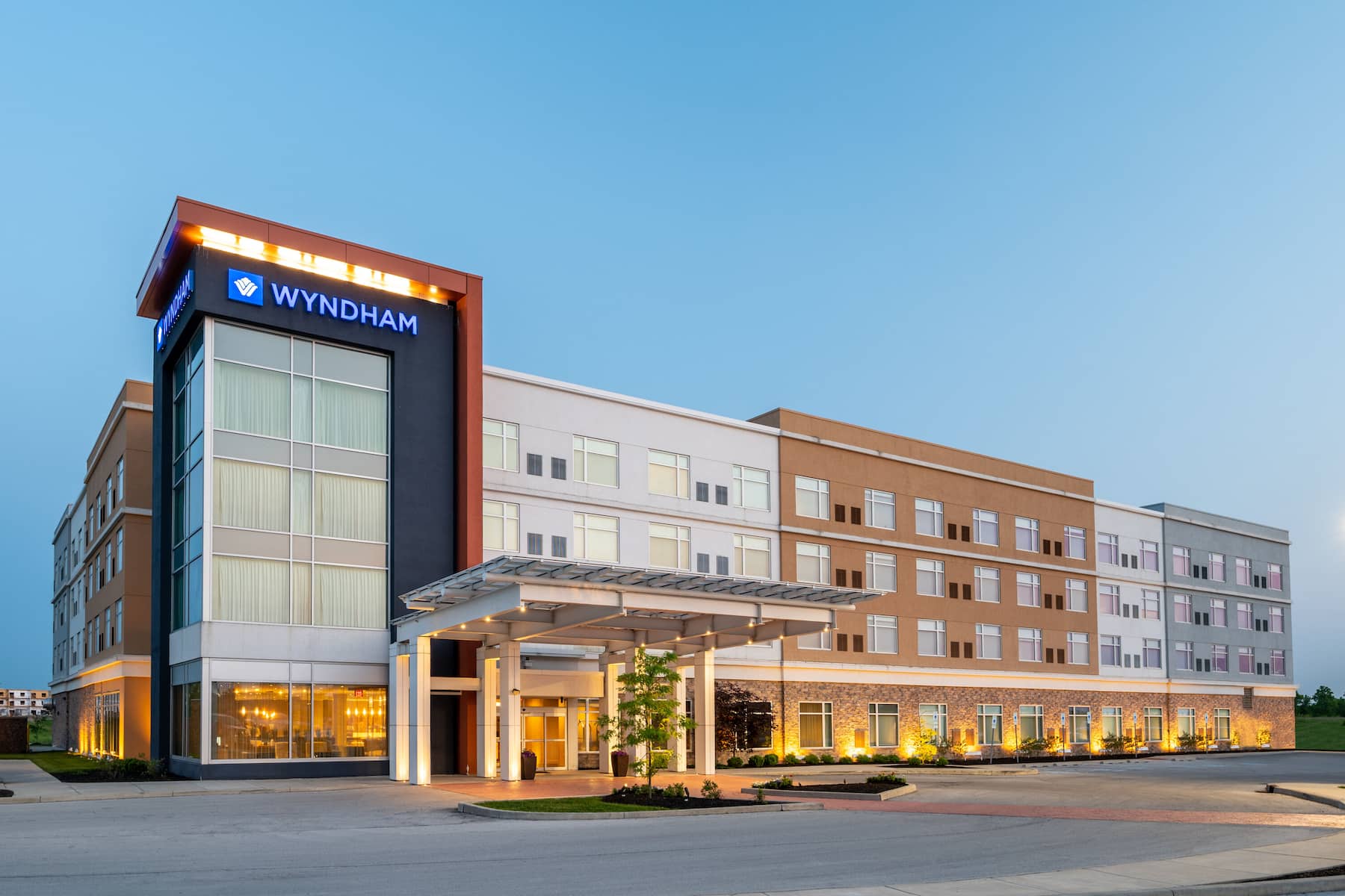 Exterior Dusk Image of Wyndham Westfield hotel in Westfield, Indiana