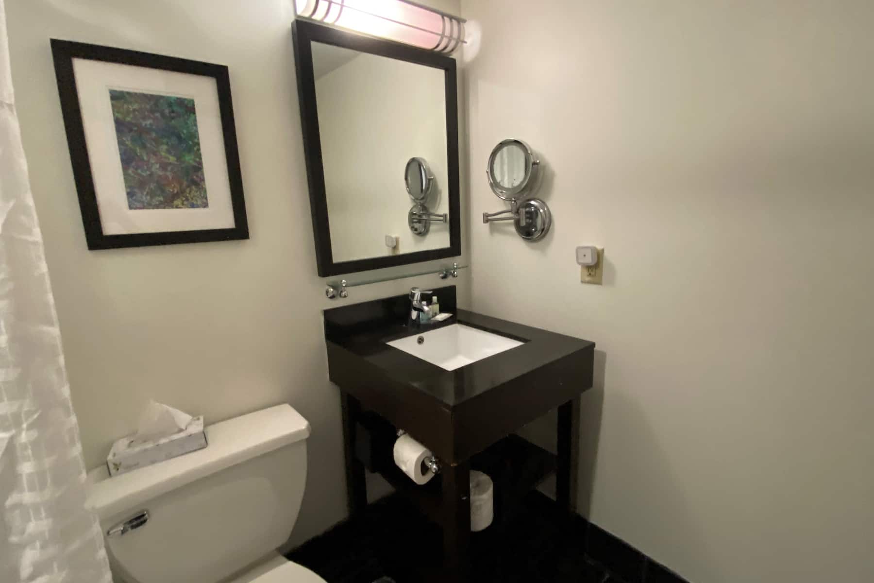 Guest room bath at the Wyndham New Orleans Airport & Conference Center in Kenner, Louisiana