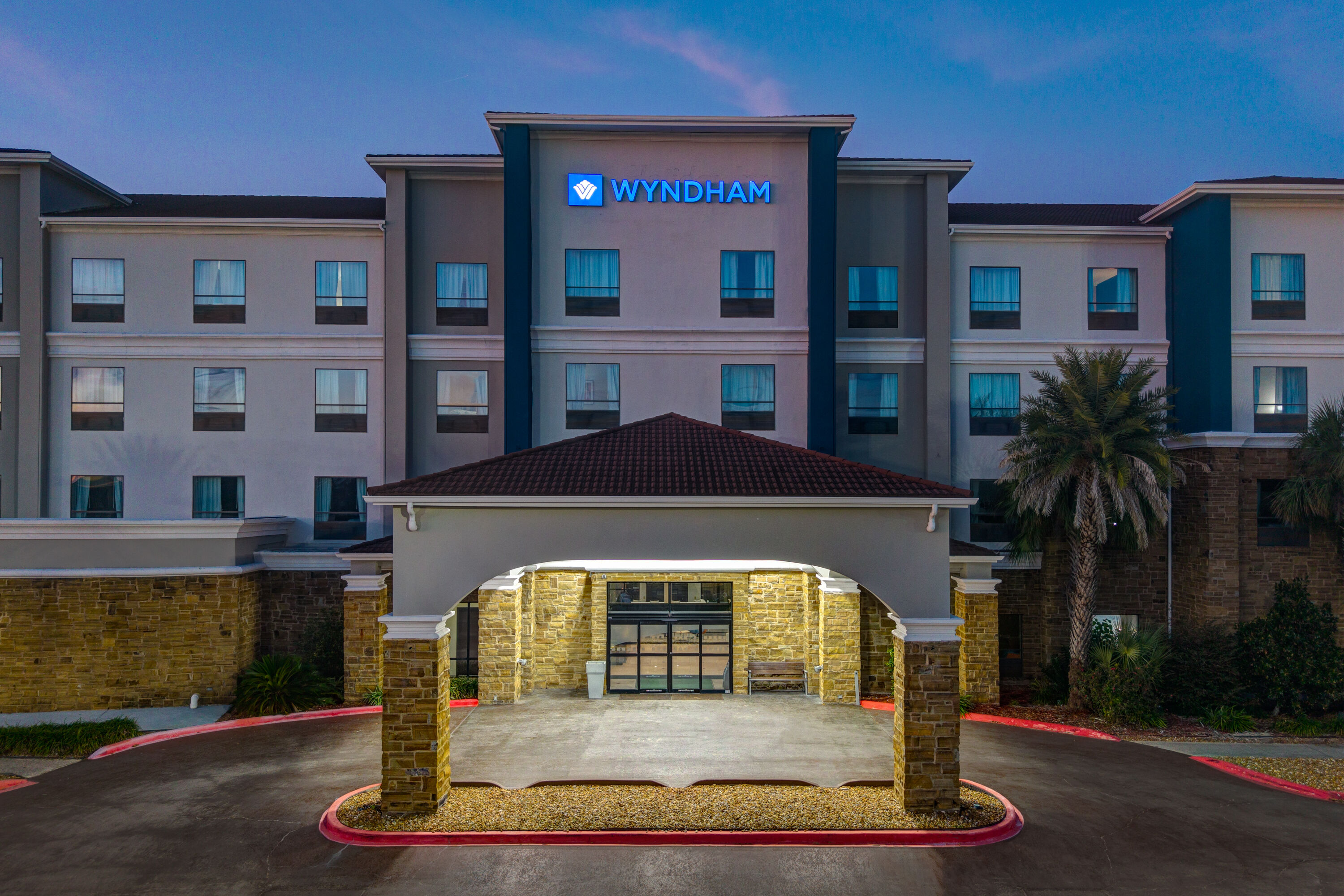 Exterior Dusk Image of Wyndham Lake Charles hotel in Lake Charles, Louisiana