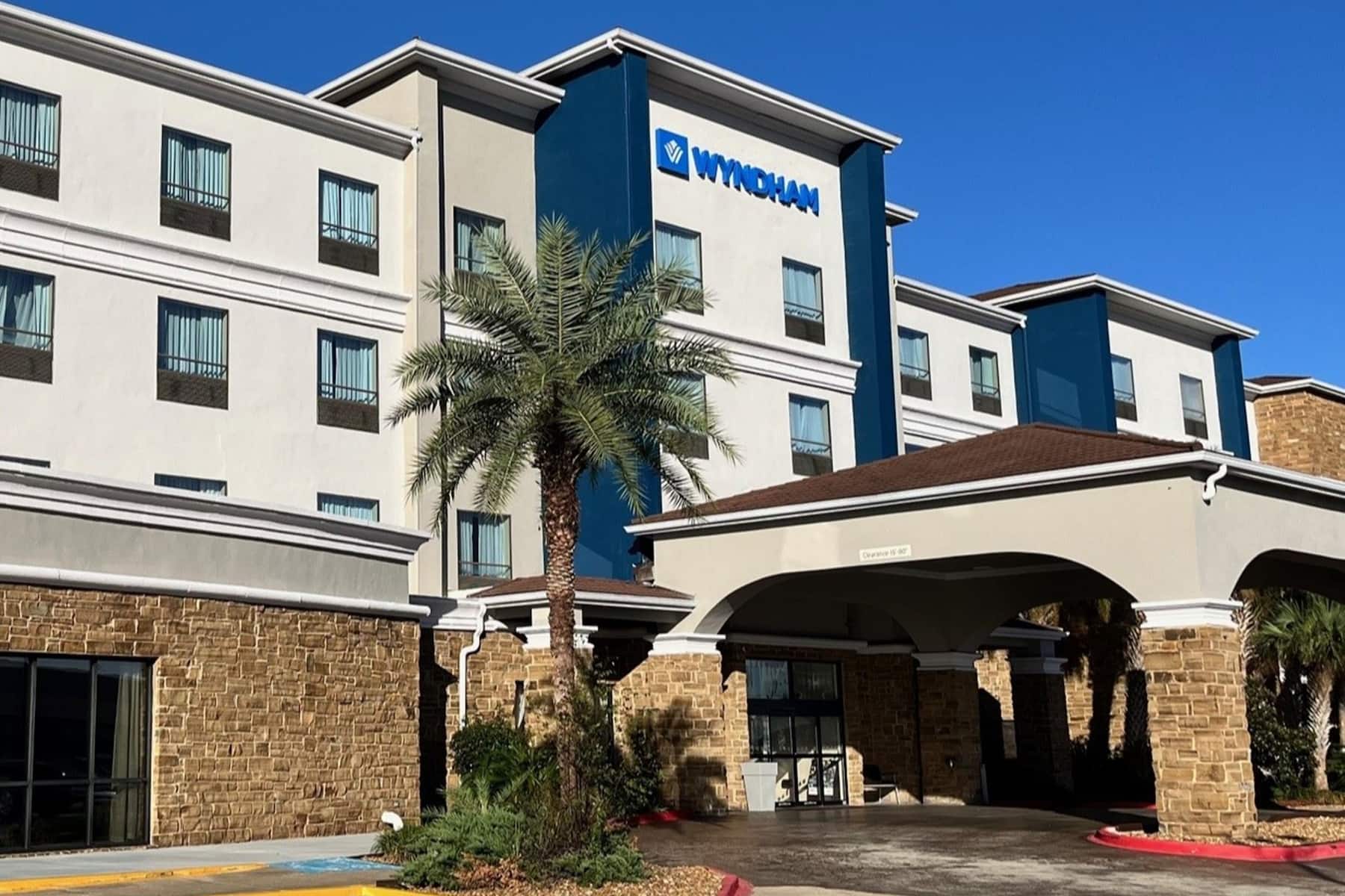 Exterior of Wyndham Lake Charles hotel in Lake Charles, Louisiana